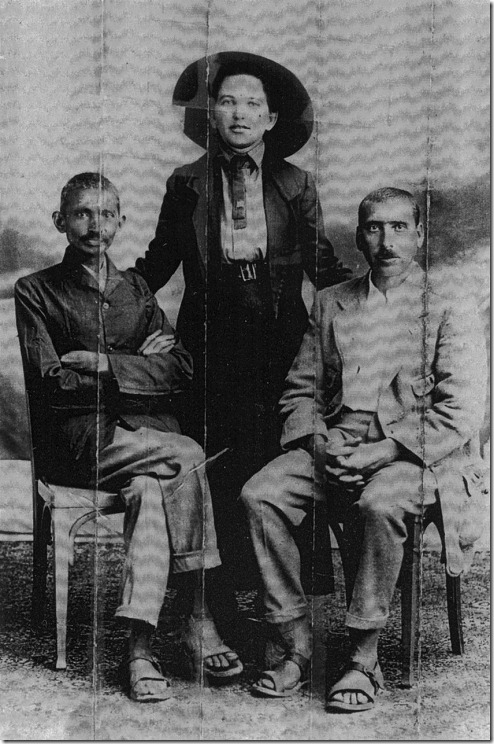 גנדהי, קלנבך וסוניה שלצין גנדהי, קלנבך וסוניה שלצין