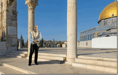 שר השיכון אורי אריאל עומד בחזית כיפת הסלע - צילומסך מהאתר (המרהיב) שהוקדם לאחרונה על ידי תנועות שוחרי הר הבית ובית המקדש. לחצו על התמונה כדי להגיע אליו שר השיכון אורי אריאל עומד בחזית כיפת הסלע - צילומסך מהאתר (המרהיב) שהוקדם לאחרונה על ידי תנועות שוחרי הר הבית ובית המקדש. לחצו על התמונה כדי להגיע אליו