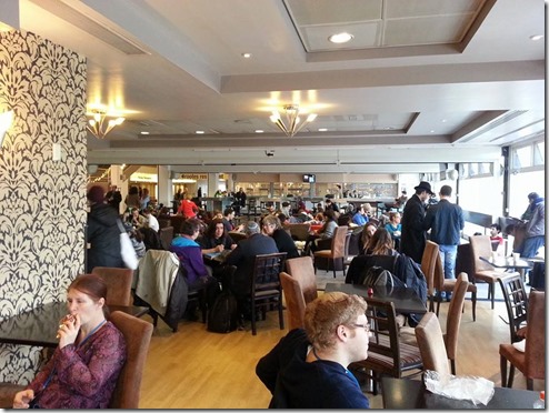 הלובי המרכזי, שעות לפני הפיזור ביום האחרון