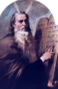 הסקירה של הררי על התפתחות הדתות לוקה בחוסר דיוקים. אני מתאר לעצמי שאי אפשר להימנע מכמה מאלה כאשר כותבים היסטוריה של הדת בשני עמודים. בכל זאת,לצייר מצג בו לבני דתות אנימיסטיות היה יחס חיובי לבעלי חיים ולבני דתות פוליתיאיסטיות ומונותיאיסטיות לא, זו פשוט טעות. לא רק שאנימיסטים הרגו ואכלו מה שרצו, אלא שהמסורות המונותיאיסטיות שמו סייגים שונים ביחס לבעלי חיים. כך למשל כלל מצוות צער בעלי חיים, ביניהן שילוח הקן, לא תחסום שור בדישו, ואיבר מן החי ביהדות, שברור שבאו על רקע מנהגים של אכזריות רבה כלפי בע